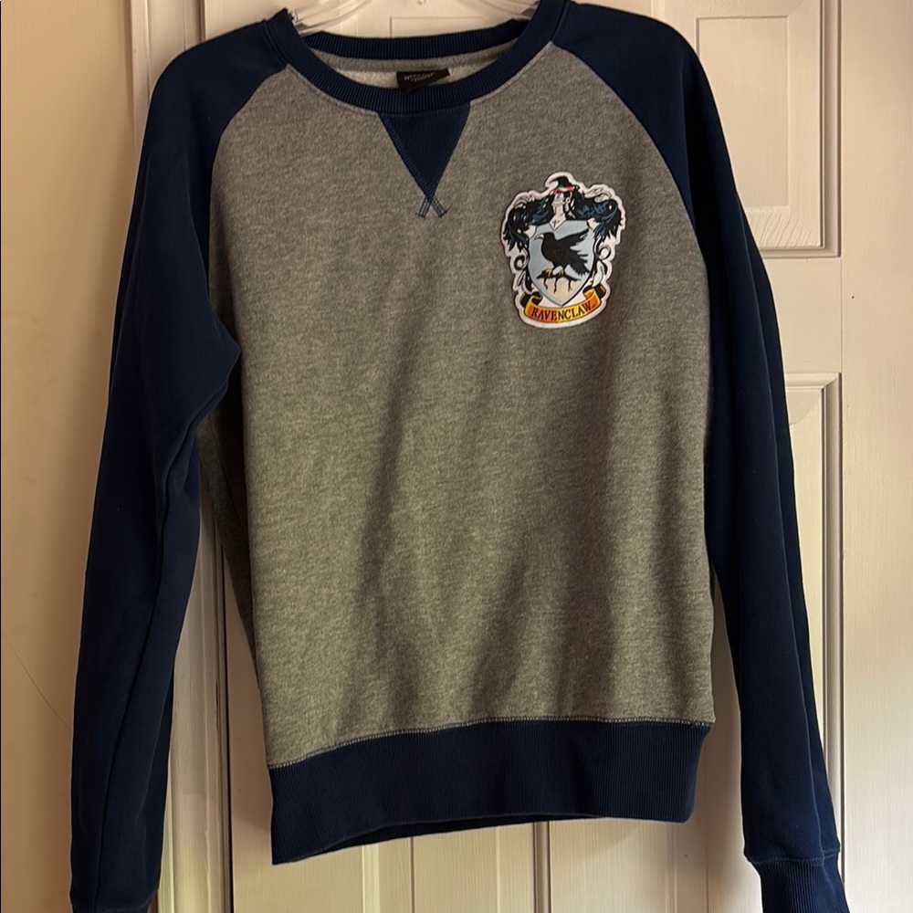 Universal Studios Harry Potter Ravenclaw sweatshirt